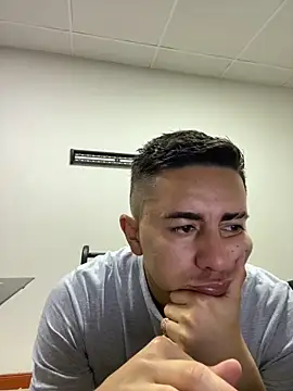 DanielGomez9 online show from December 9, 11:34 pm