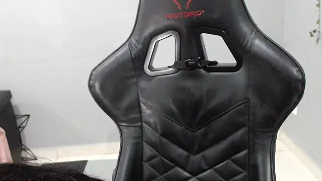 Snapshot of Livia_Diaz chatting on November 14, 2:21 am Livia Diaz online show from November 14, 2:21 am