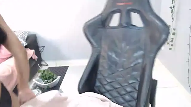 Snapshot of Livia_Diaz chatting on November 28, 10:07 am Livia Diaz online show from November 28, 10:07 am