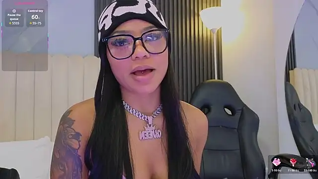 Snapshot of Madiee_Rhea chatting on April 18, 8:31 pm Madiee Rhea online show from April 18, 8:31 pm