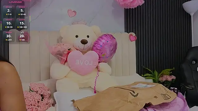 Snapshot of Madiee_Rhea chatting on April 27, 9:02 pm Madiee Rhea online show from April 27, 9:02 pm