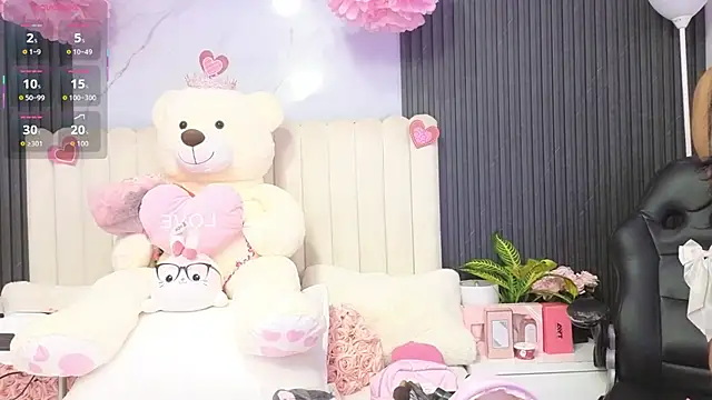 Snapshot of Madiee_Rhea chatting on April 30, 7:42 pm Madiee Rhea online show from April 30, 7:42 pm