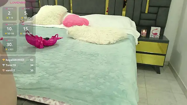 crissticutte online show from March 16, 8:21 am