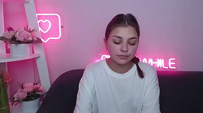 MilanaAngelAs online show from January 13, 10:25 am