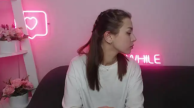 Snapshot of MilanaAngelAs chatting on January 28, 5:43 am MilanaAngelAs online show from January 28, 5:43 am