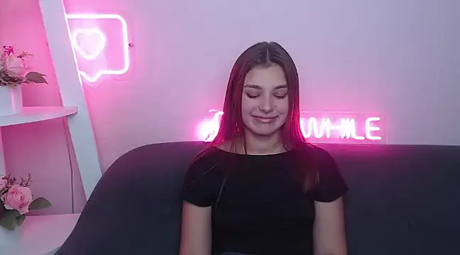 Snapshot of MilanaAngelAs chatting on February 8, 9:35 am MilanaAngelAs online show from February 8, 9:35 am