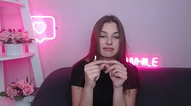 Snapshot of MilanaAngelAs chatting on February 11, 5:37 am MilanaAngelAs online show from February 11, 5:37 am