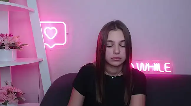 Snapshot of MilanaAngelAs chatting on February 15, 6:23 pm MilanaAngelAs online show from February 15, 6:23 pm