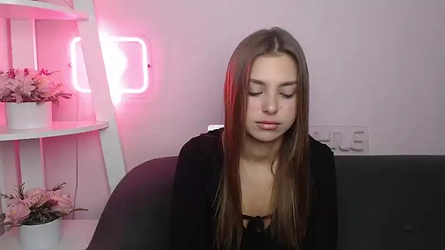 Snapshot of MilanaAngelAs chatting on October 13, 8:31 pm MilanaAngelAs online show from October 13, 8:31 pm