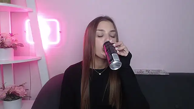 Snapshot of MilanaAngelAs chatting on December 1, 8:36 pm MilanaAngelAs online show from December 1, 8:36 pm