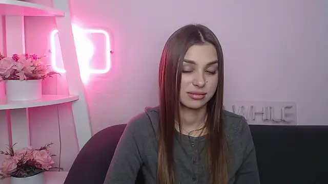 MilanaAngelAs online show from December 15, 8:57 pm