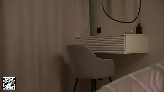 CarmenMoore26 online show from March 4, 8:48 pm