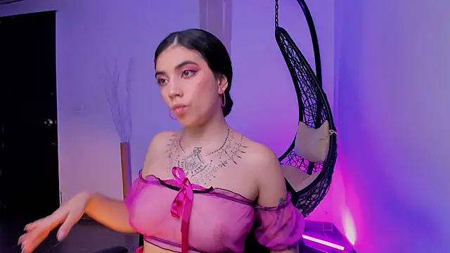 Snapshot of Nina-monroe chatting on December 15, 1:35 am Nina-monroe online show from December 15, 1:35 am