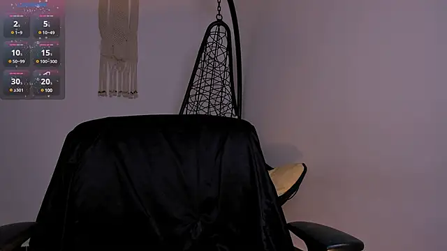 Snapshot of Nina-monroe chatting on February 16, 10:21 pm Nina-monroe online show from February 16, 10:21 pm