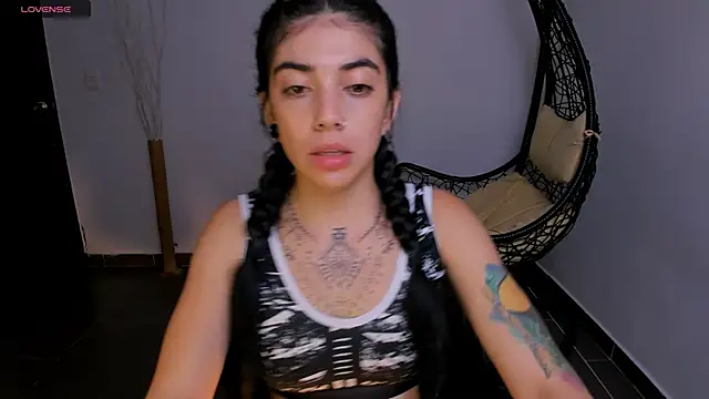 Snapshot of Nina-monroe chatting on March 11, 11:15 pm Nina-monroe online show from March 11, 11:15 pm
