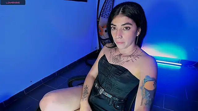 Snapshot of Nina-monroe chatting on February 28, 12:00 am Nina-monroe online show from February 28, 12:00 am