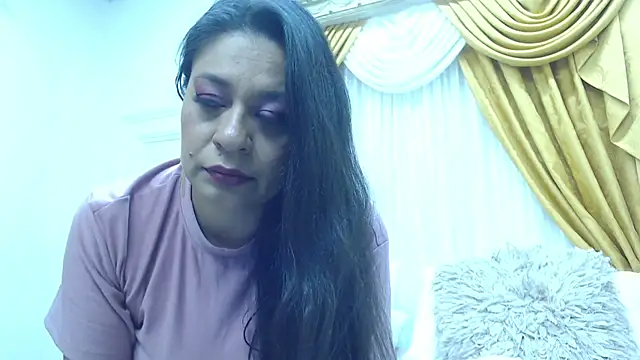 Snapshot of MiaCallie chatting on March 7, 7:49 pm MiaCallie online show from March 7, 7:49 pm