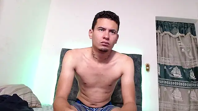 Snapshot of brandon_a_collin chatting on December 21, 11:24 pm brandon a collin online show from December 21, 11:24 pm