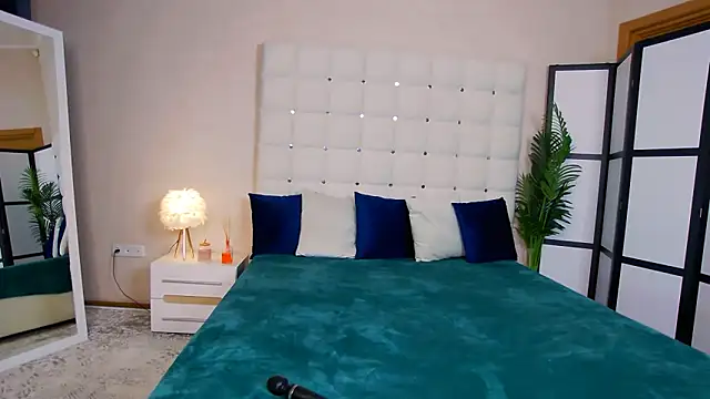 NicoleRosss online show from March 14, 4:30 pm