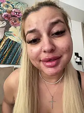 AllysonK online show from May 22, 11:49 am