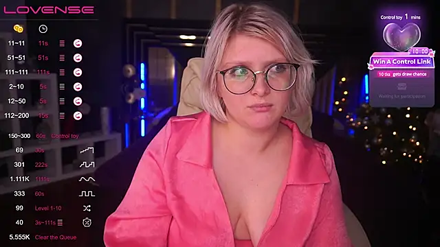 Snapshot of CoolTatis chatting on January 3, 2:43 am CoolTatis online show from January 3, 2:43 am