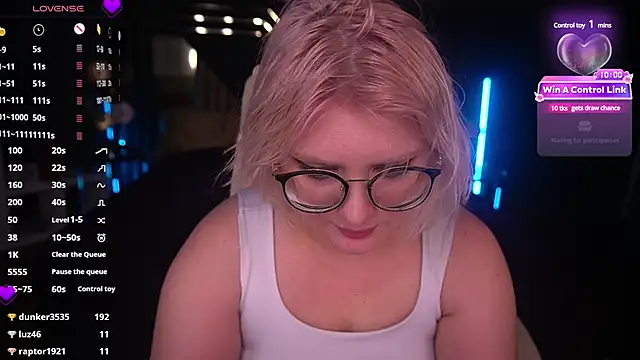 Snapshot of CoolTatis chatting on January 24, 5:00 pm CoolTatis online show from January 24, 5:00 pm