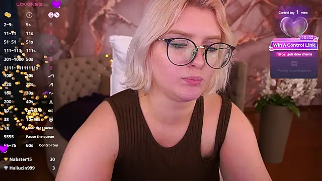 Snapshot of CoolTatis chatting on February 3, 5:35 pm CoolTatis online show from February 3, 5:35 pm