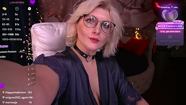 Snapshot of CoolTatis chatting on February 19, 5:27 pm CoolTatis online show from February 19, 5:27 pm