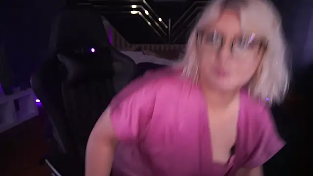 Snapshot of CoolTatis chatting on March 2, 7:21 am CoolTatis online show from March 2, 7:21 am