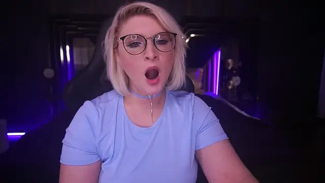 Snapshot of CoolTatis chatting on March 12, 9:03 pm CoolTatis online show from March 12, 9:03 pm