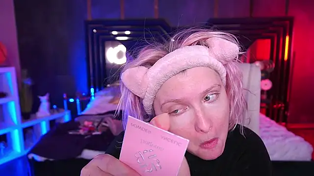 Snapshot of CoolTatis chatting on November 25, 7:41 am CoolTatis online show from November 25, 7:41 am