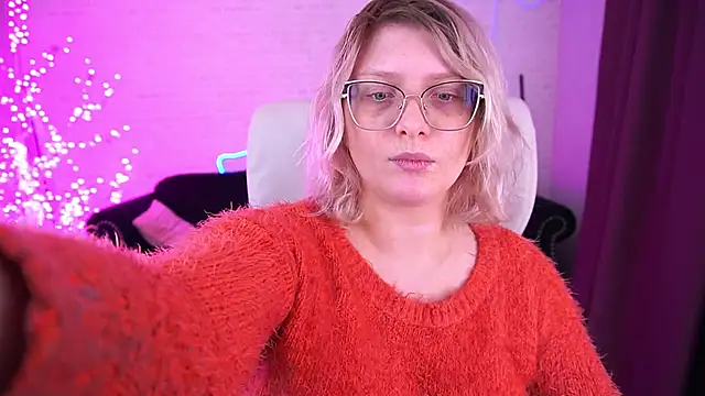 Snapshot of CoolTatis chatting on January 12, 8:19 am CoolTatis online show from January 12, 8:19 am