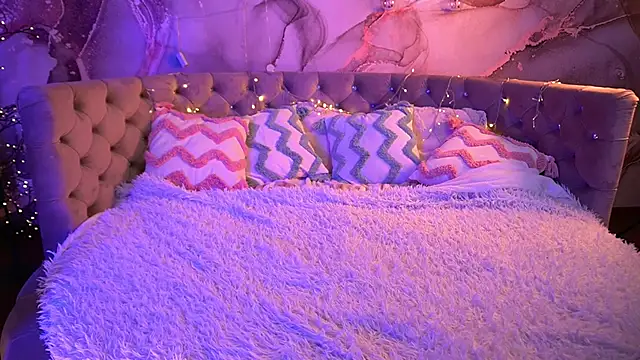 Snapshot of CoolTatis chatting on February 7, 7:12 am CoolTatis online show from February 7, 7:12 am