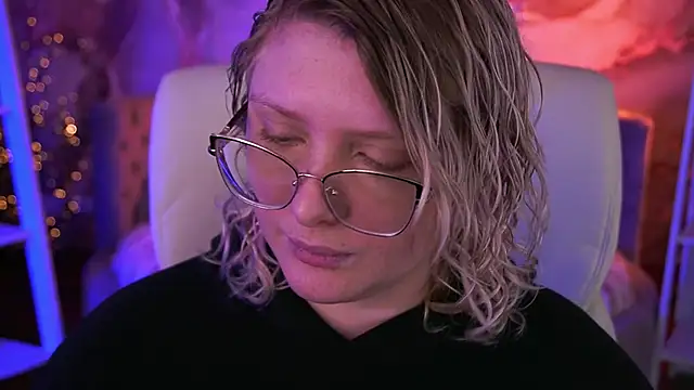 Snapshot of CoolTatis chatting on February 9, 2:10 pm CoolTatis online show from February 9, 2:10 pm