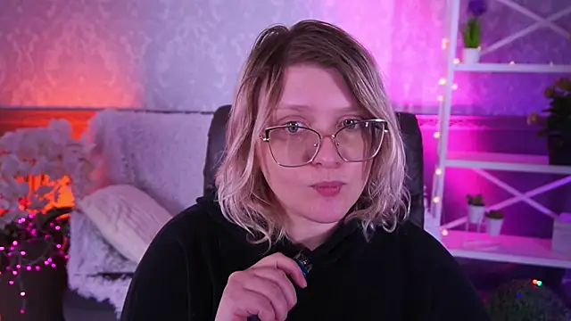 Snapshot of CoolTatis chatting on February 10, 7:12 am CoolTatis online show from February 10, 7:12 am