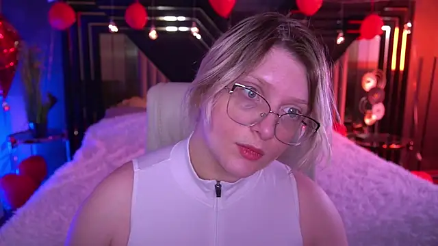 Snapshot of CoolTatis chatting on February 26, 8:24 am CoolTatis online show from February 26, 8:24 am