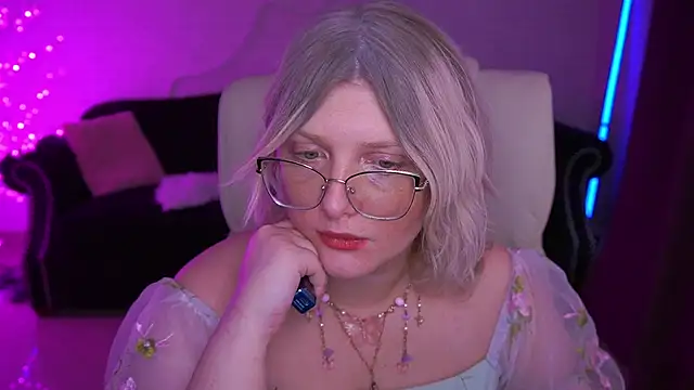 Snapshot of CoolTatis chatting on February 27, 7:30 am CoolTatis online show from February 27, 7:30 am