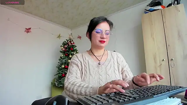 Snapshot of Hanna_Sofiax01 chatting on December 2, 2:19 pm Hanna Sofiax01 online show from December 2, 2:19 pm