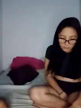 Snapshot of KarameloVzla chatting on December 17, 2:39 am KarameloVzla online show from December 17, 2:39 am