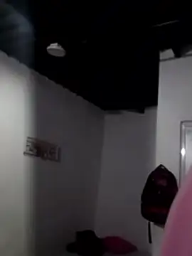 Snapshot of KarameloVzla chatting on January 17, 1:43 am KarameloVzla online show from January 17, 1:43 am