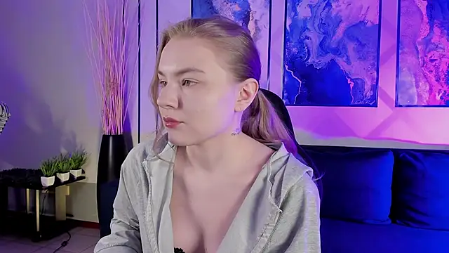 ValerieViolette online show from December 4, 1:03 am