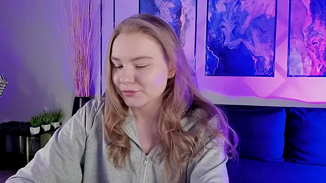 ValerieViolette online show from December 4, 4:10 am