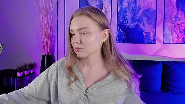 ValerieViolette online show from December 4, 7:17 am