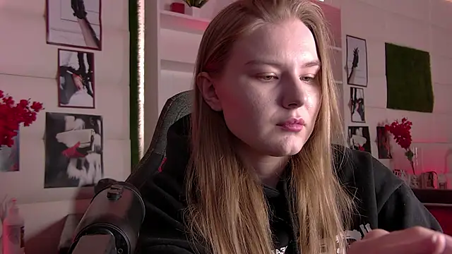 ValerieViolette online show from March 1, 9:18 am