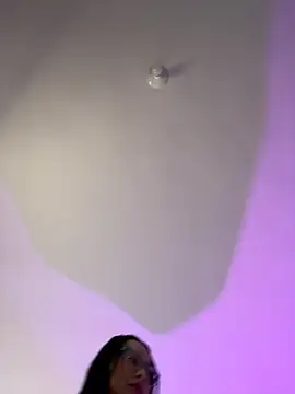 Snapshot of sharon_leone26 chatting on November 16, 9:31 pm sharon leone26 online show from November 16, 9:31 pm