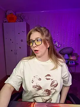 D0nna  online show from April 4, 2:58 pm