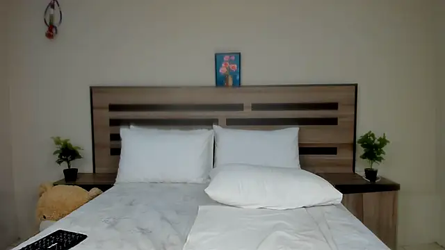 Renee-18 online show from December 2, 6:52 am