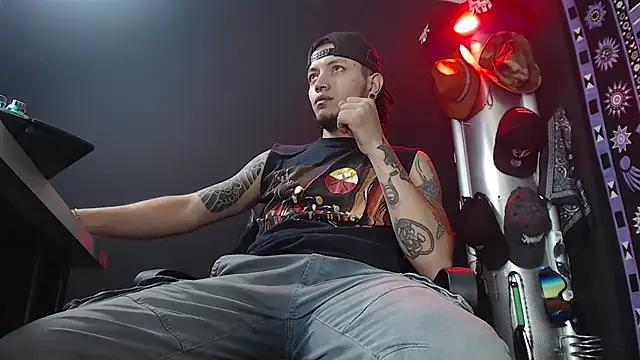 Dicaprioo  online show from March 4, 8:16 pm