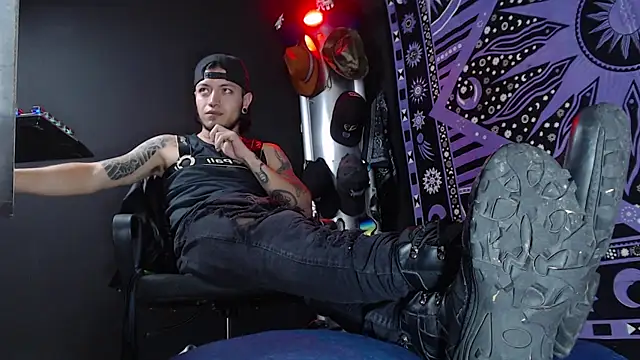 Dicaprioo  online show from March 7, 9:17 pm