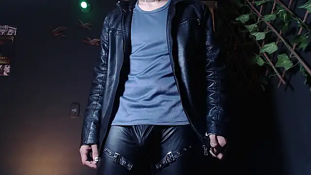 Dicaprioo  online show from October 18, 10:43 pm